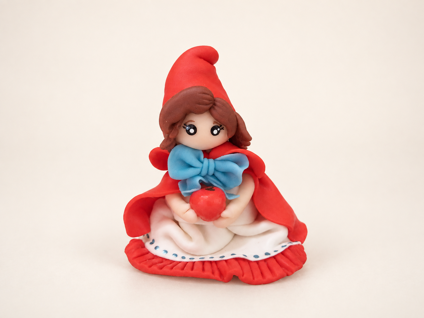 Chapeuzinho Vermelho modelada à mão